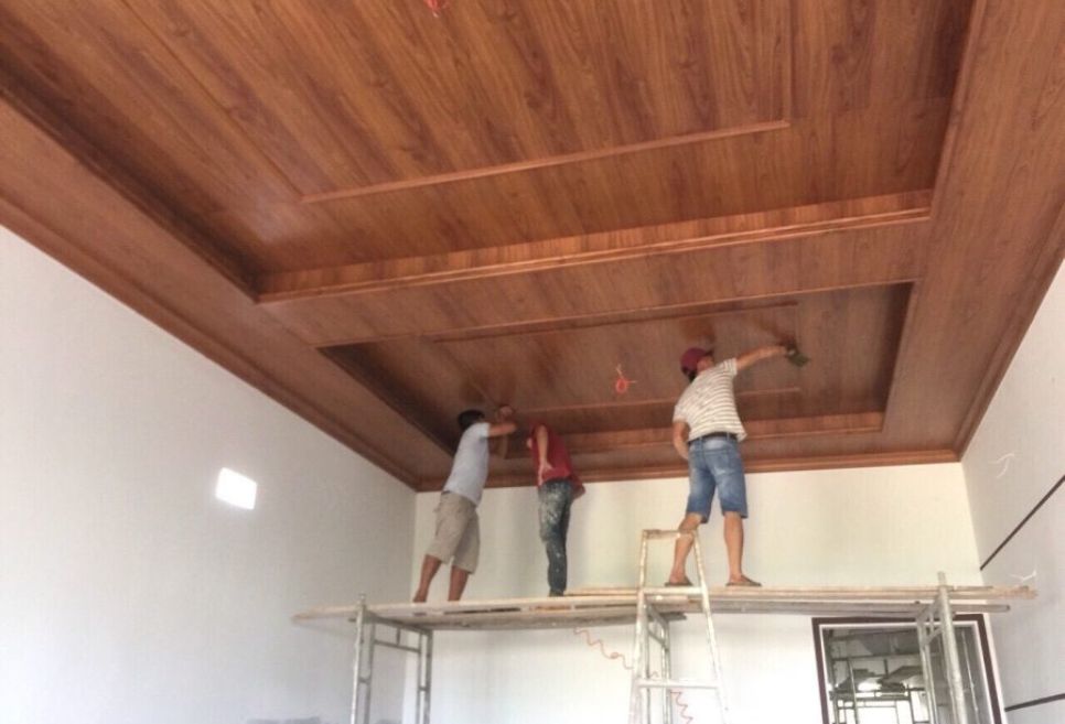 Kích thước tôn trần giả gỗ tiêu chuẩn hiện nay